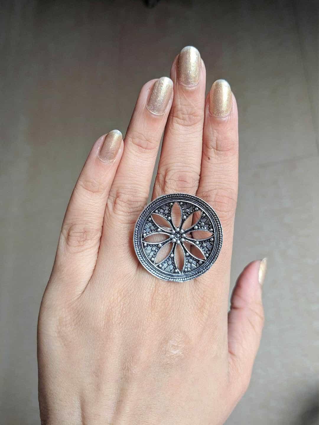 Ishhaara Karisma Kapoor In Oxidised Heart Chakra Ring