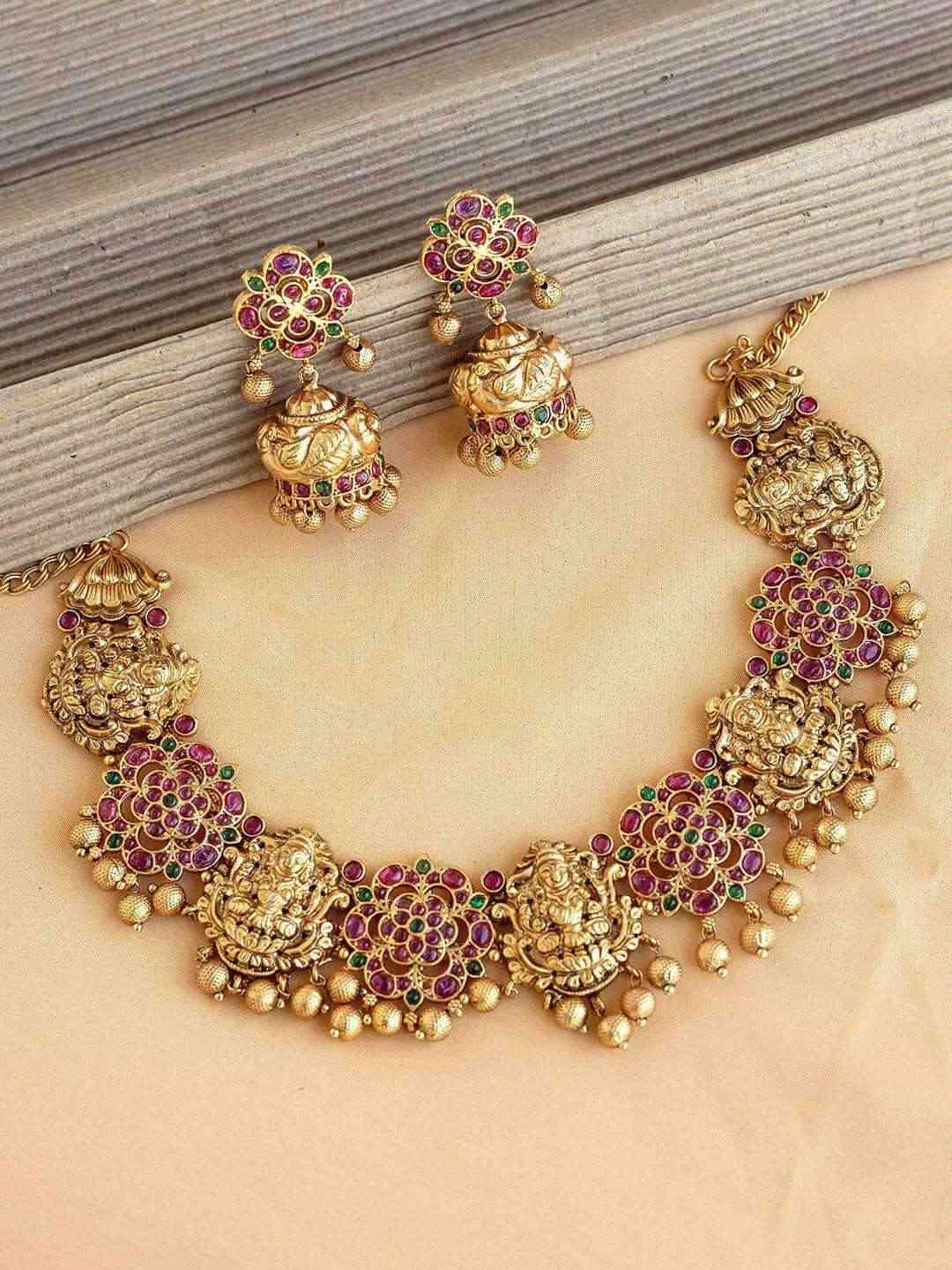 Ishhaara Kemp Ganapathy Choker With Jhumkas