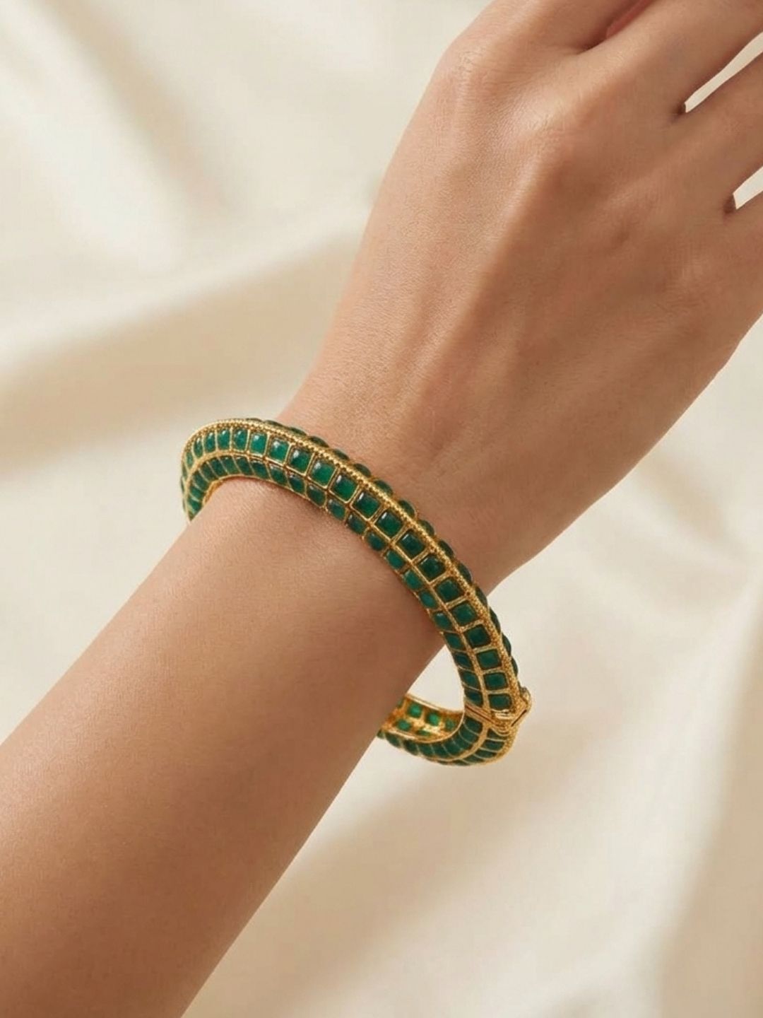 Ishhaara Kemp Stone Bangles