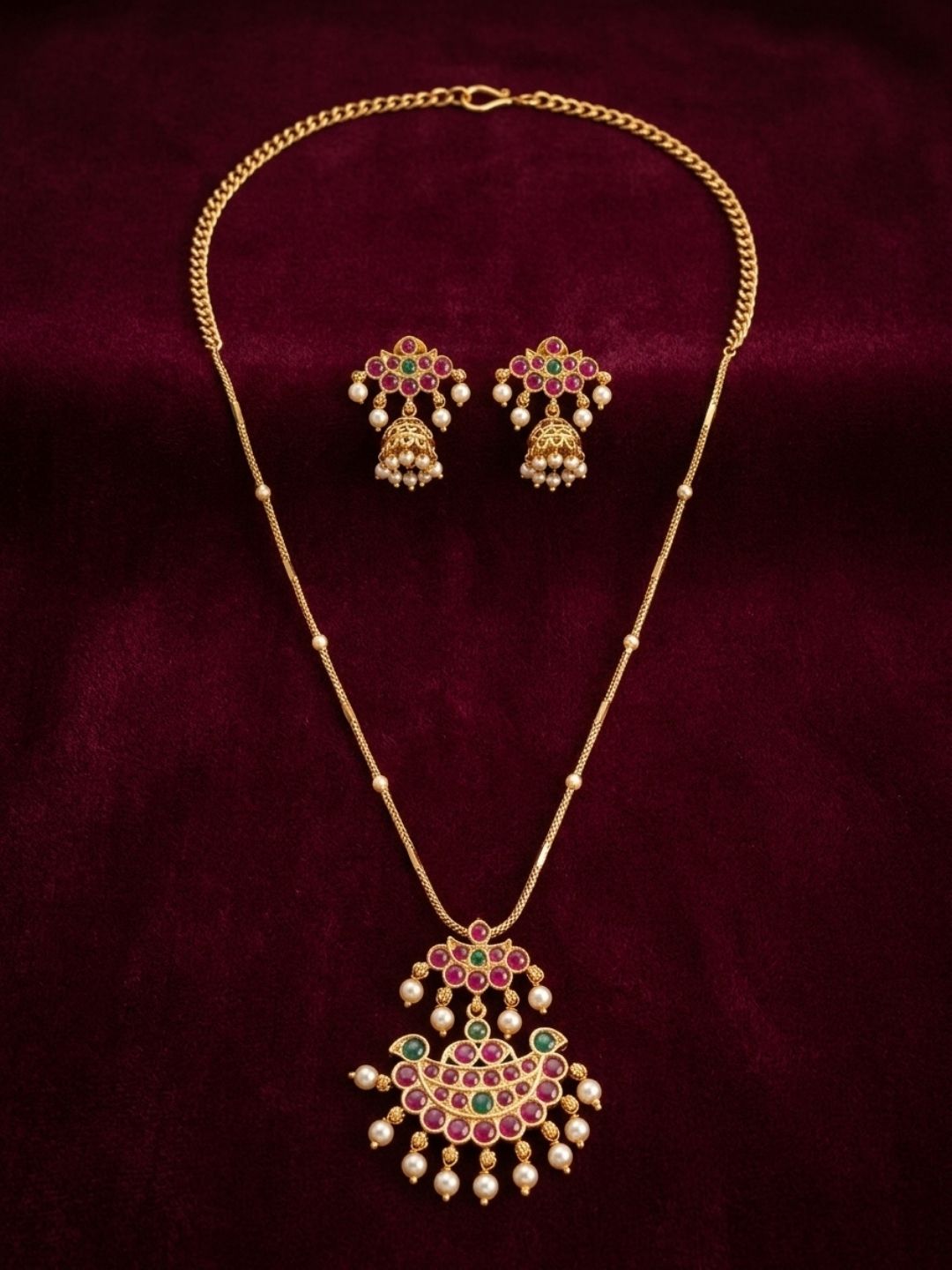 Ishhaara Kemp Stone Studded Pendant Necklace