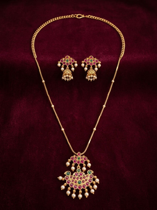 Ishhaara Kemp Stone Studded Pendant Necklace