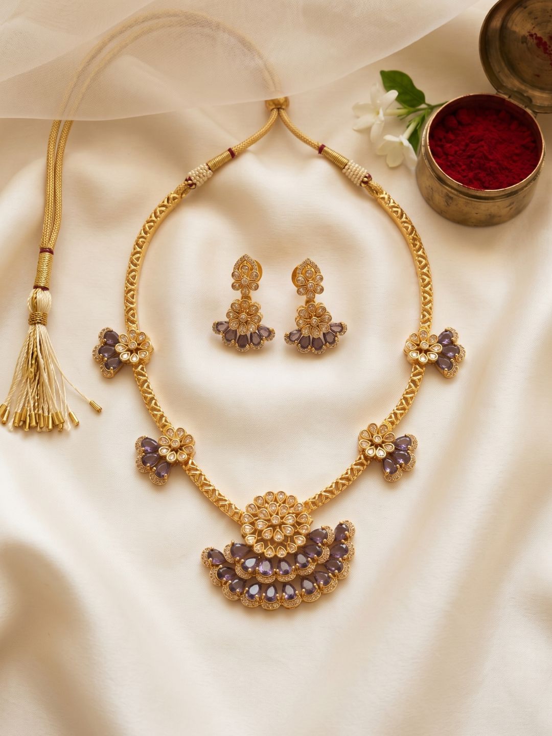 Ishhaara Kempu Pearl Attigai Set