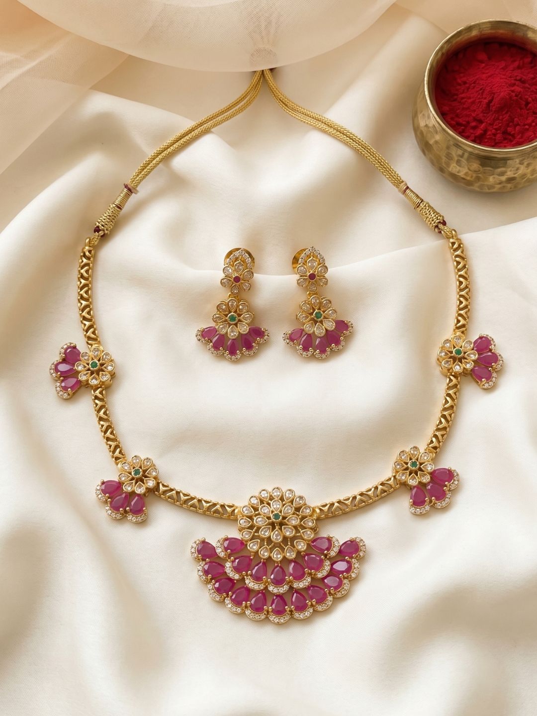 Ishhaara Kempu Pearl Attigai Set