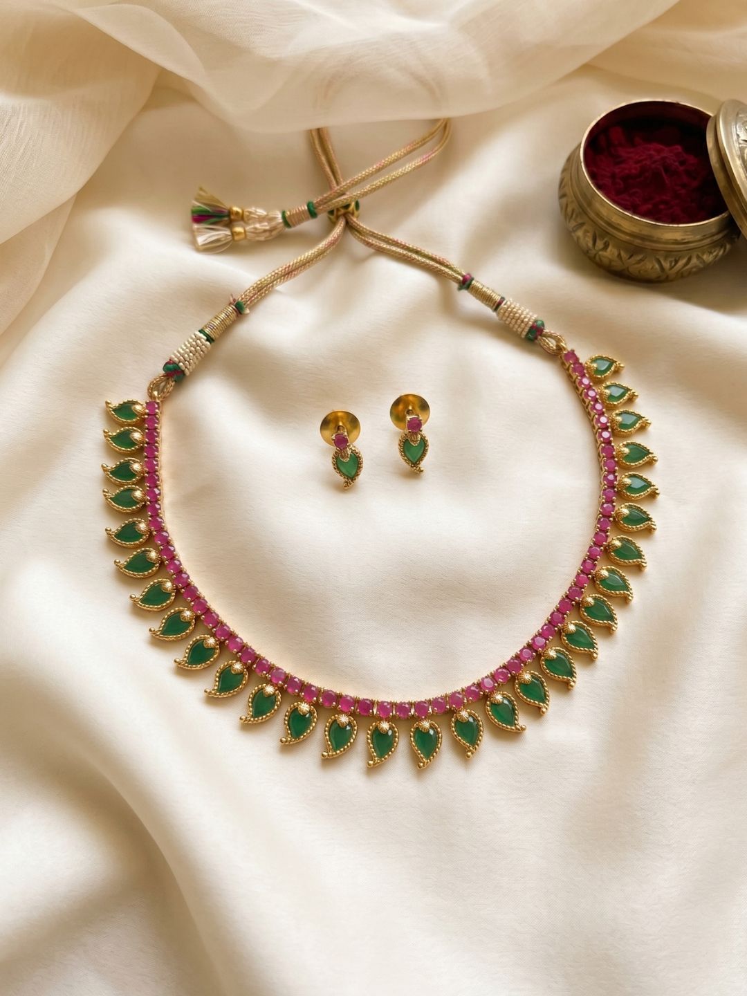 Ishhaara Kerala Style Kemp Choker Necklace
