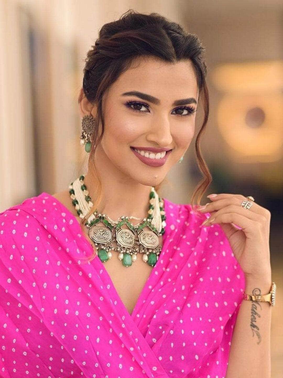 Ishhaara Kinjal Bhanushali In Oxidized Green Beaded Necklace