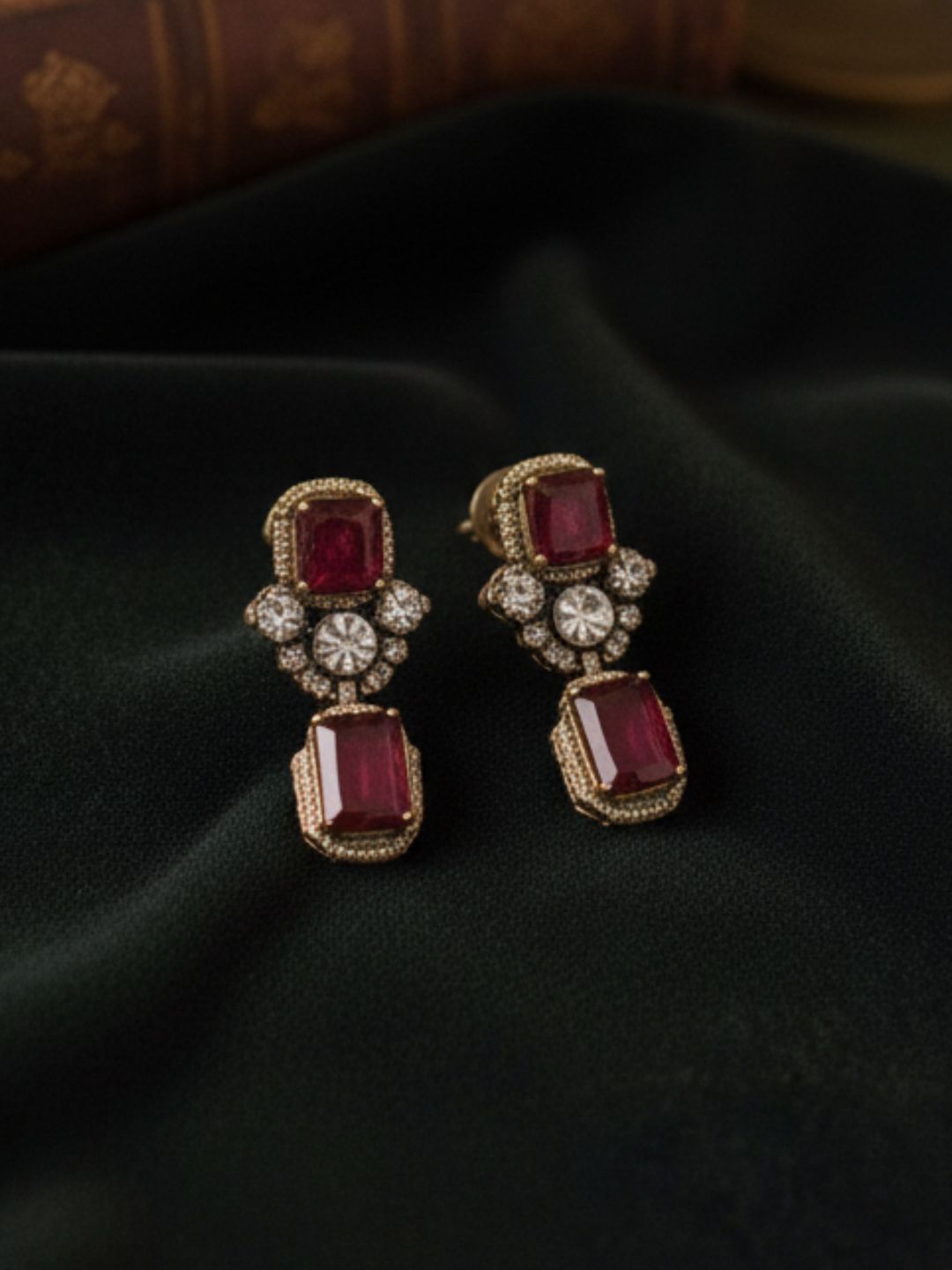 Ishhaara Kohinoor Ruby 925 Silver Necklace Set