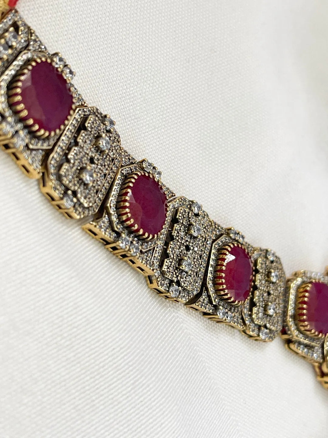 Ishhaara Kohinoor Ruby 925 Silver Necklace Set