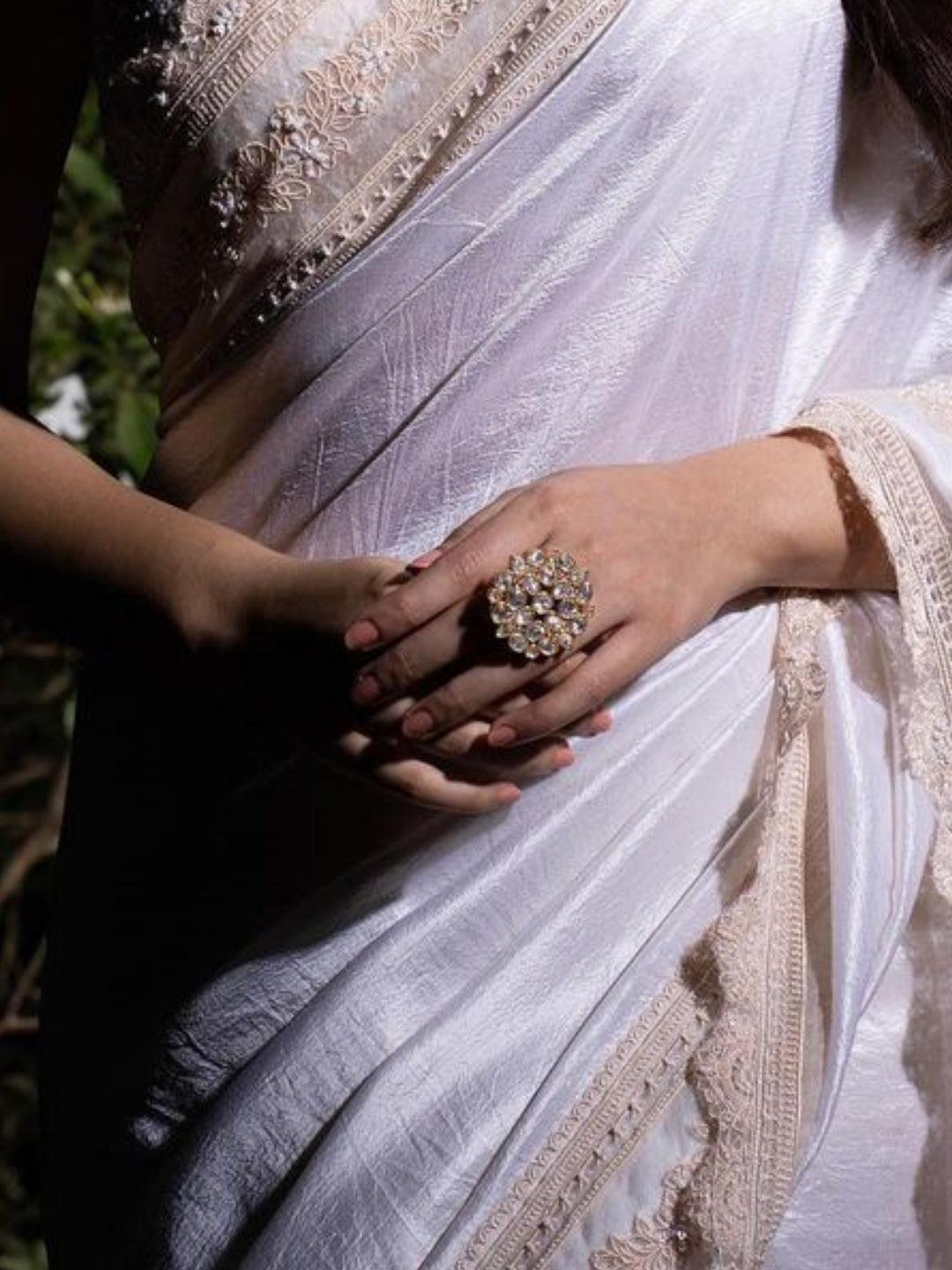 Ishhaara Kritika Kamra In Kundan Ring