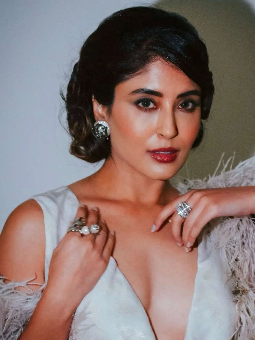 Ishhaara Kritika Kamra In Water Drop Shaped Doublet Rings