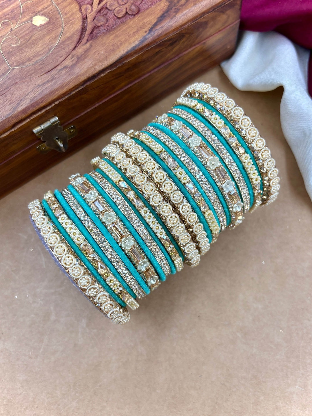 Ishhaara Kundan Bangles Set 2pcs Gold - view 16