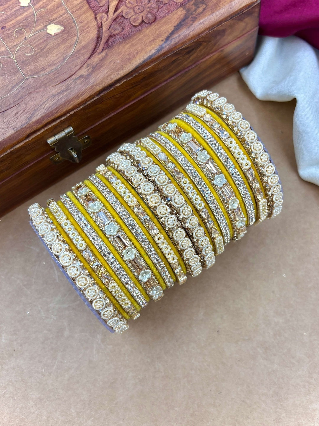 Ishhaara Kundan Bangles Set 2pcs Gold - view 17