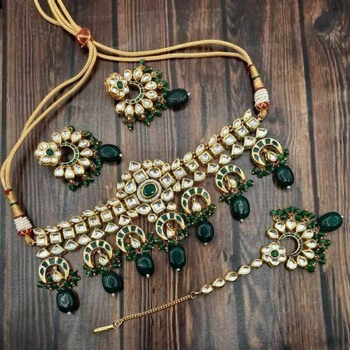 Ishhaara Kundan Choker With Hanging Chand Necklace