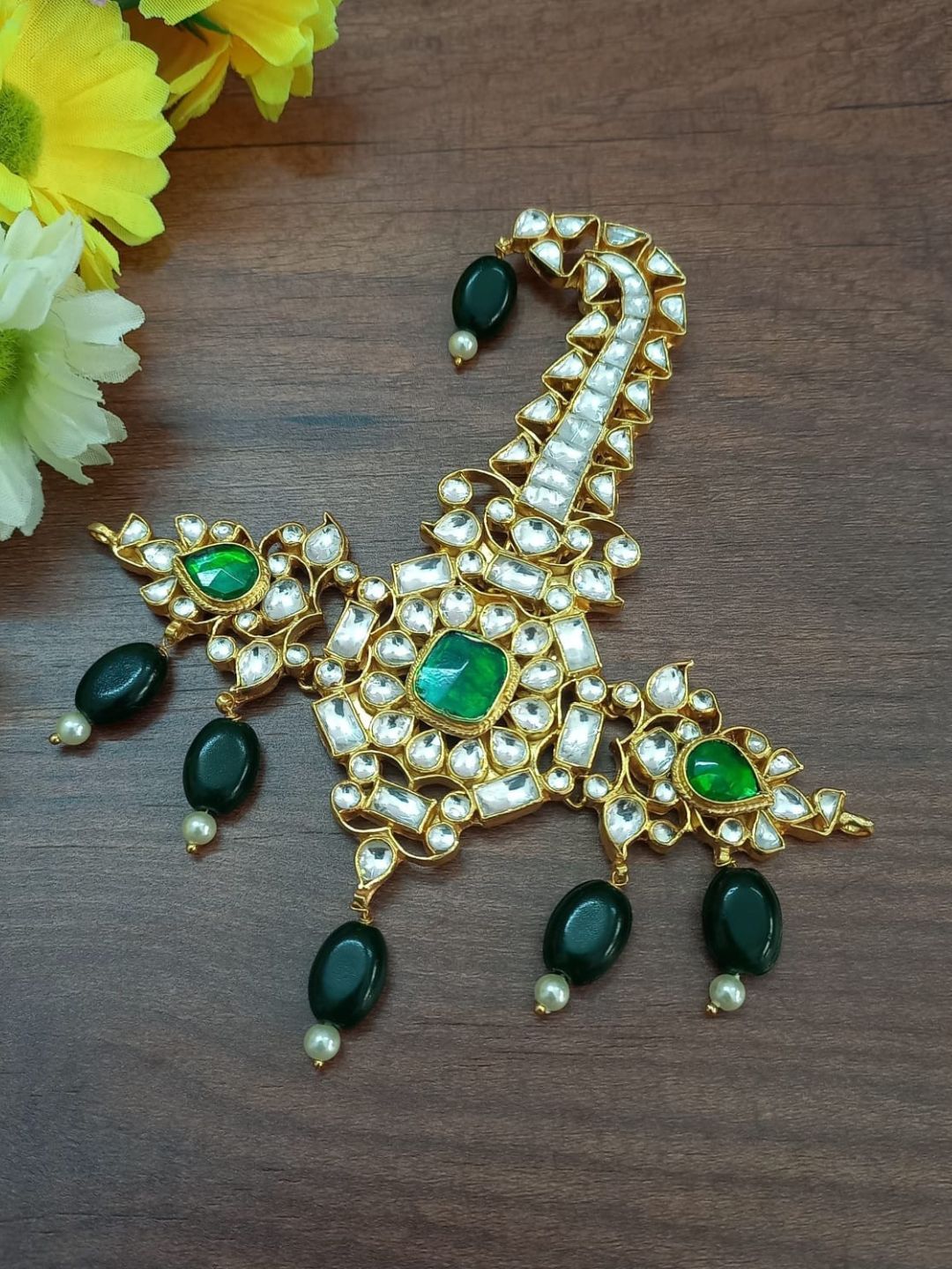 Ishhaara Kundan Green Sarpech Kalangi