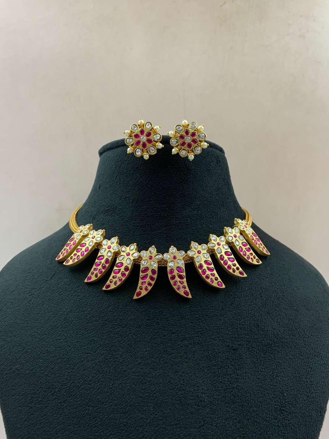 Ishhaara Kundan Manga Necklace With Studs
