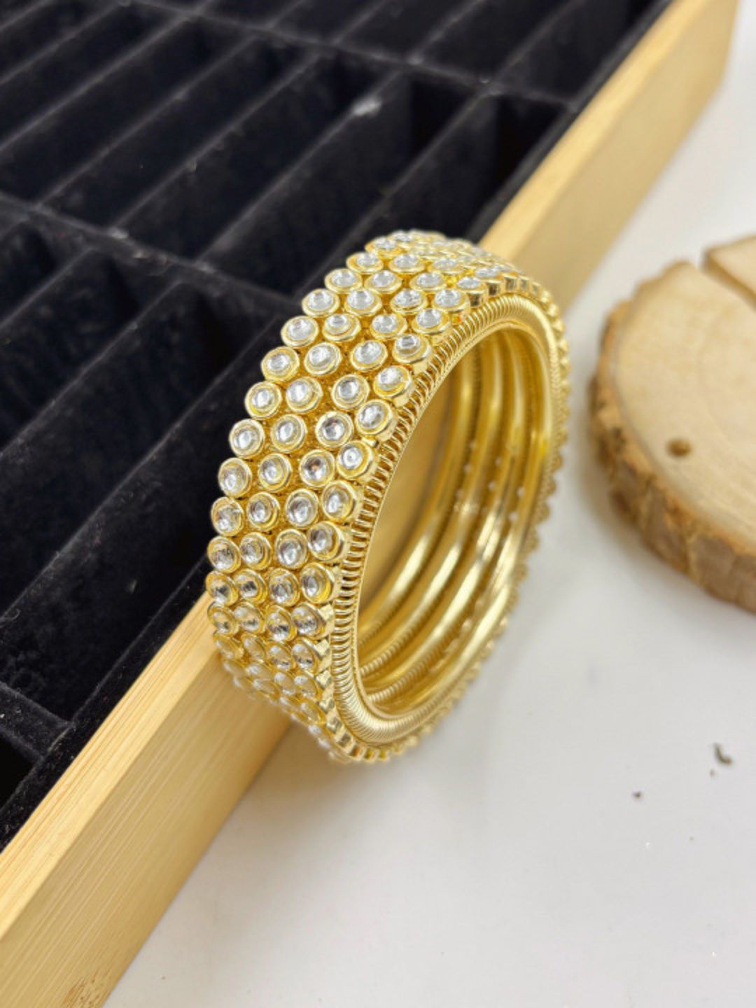 Ishhaara Kundan Pachelli Round Bangles