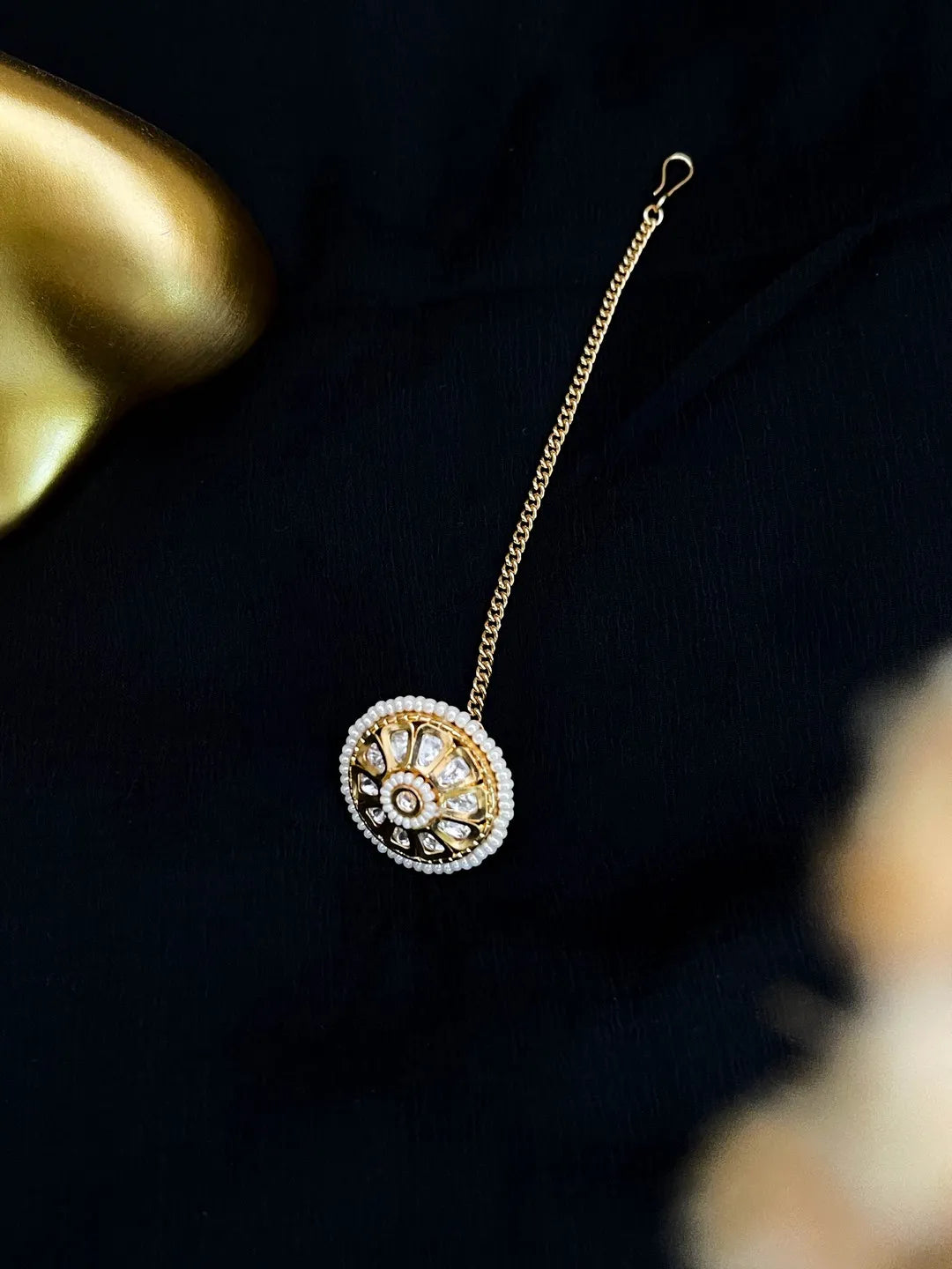 Ishhaara Kundan Studded Maang Tikka