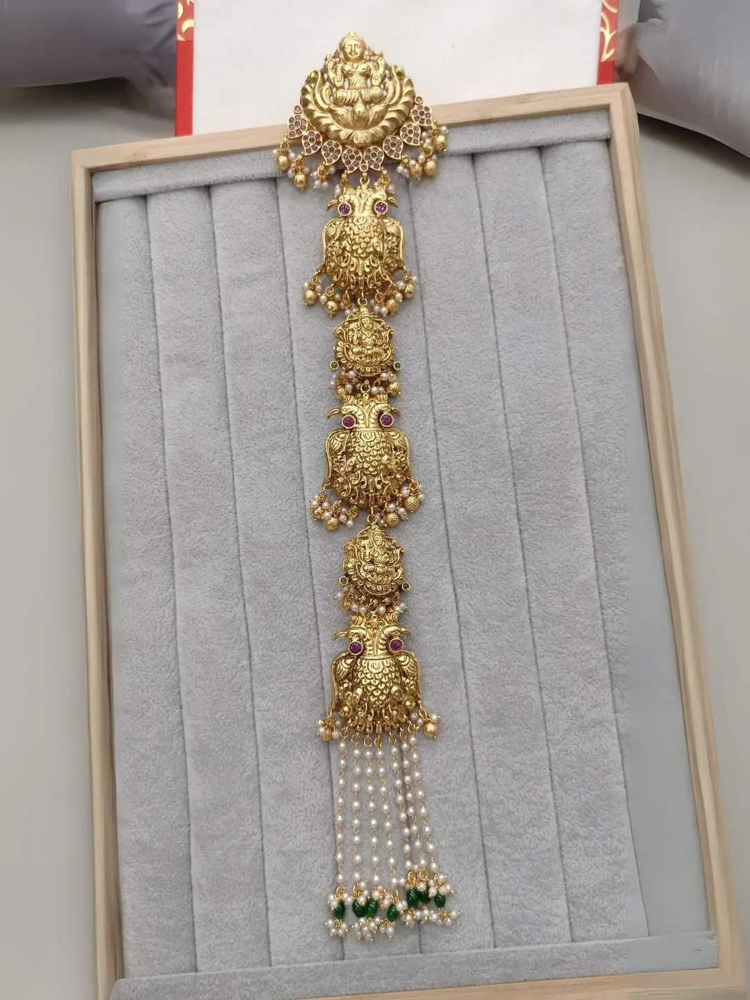 Ishhaara Lakshmi Naga Jadai