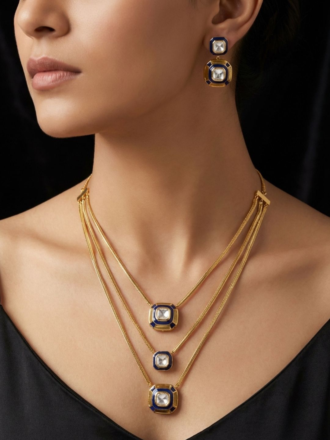 Ishhaara Layered Medallion Necklace