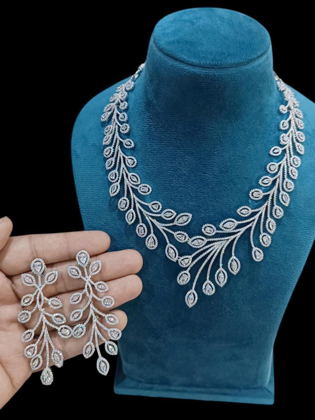 Ishhaara Leaf Design Diamond Necklace Set