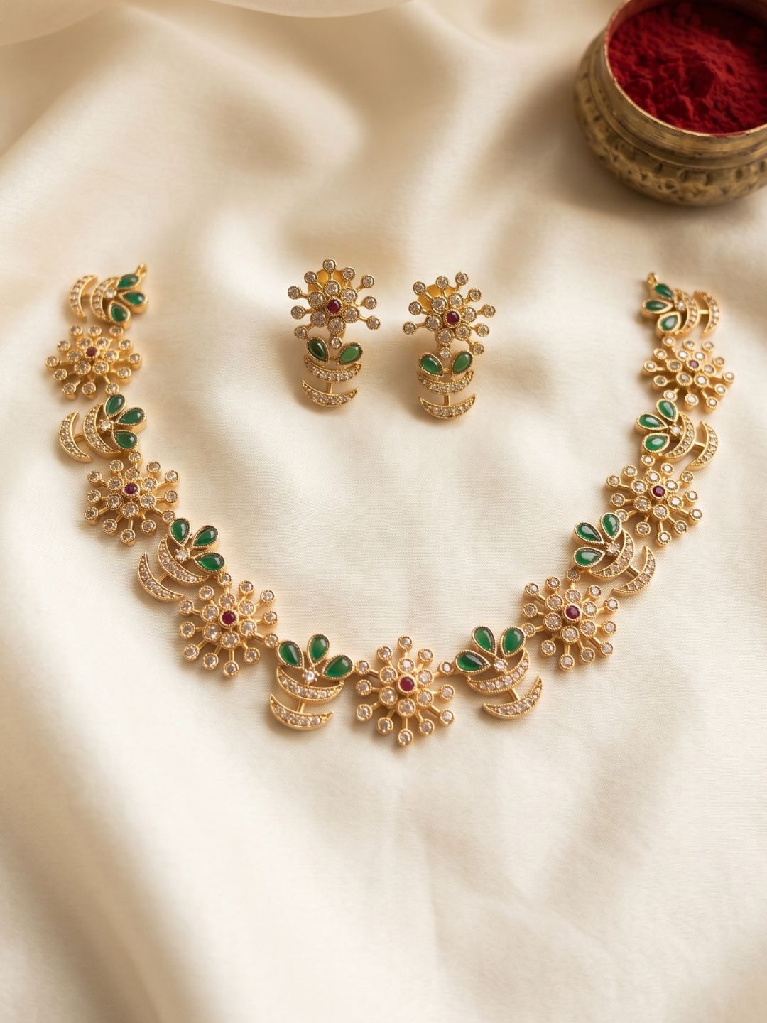 Ishhaara Leaf Design Emerald Stone Necklace
