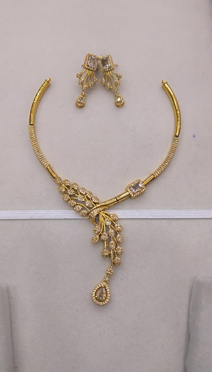 Ishhaara Leaf Designed Hasli Necklace