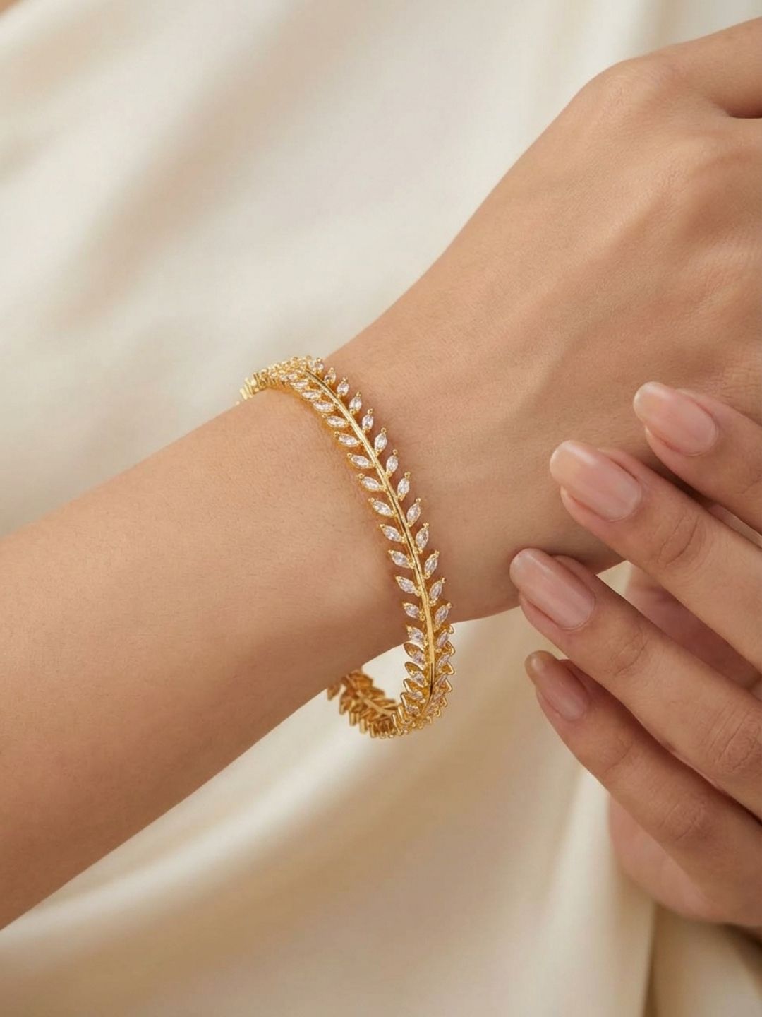 Ishhaara Leaf Diamond Bracelet