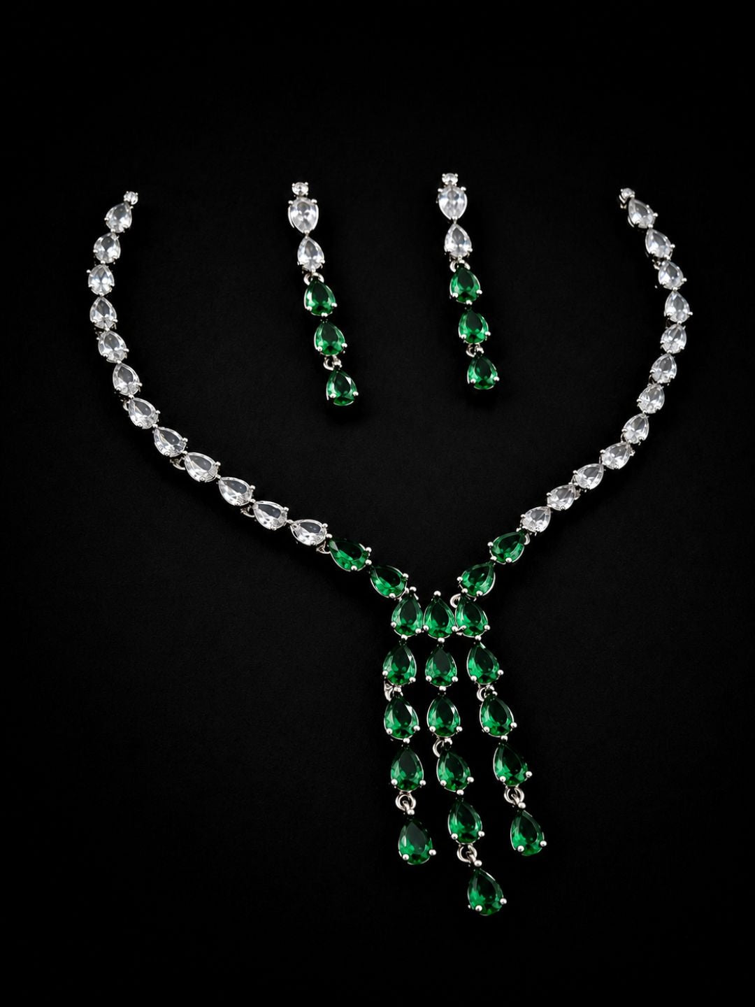Ishhaara Leaf Patteren Diamond Necklace