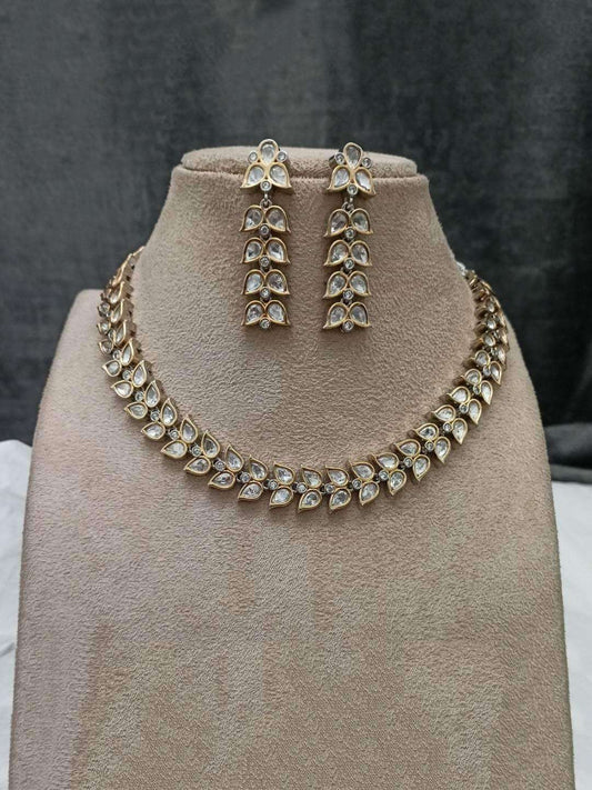 Ishhaara Leaf Shaped Reviere