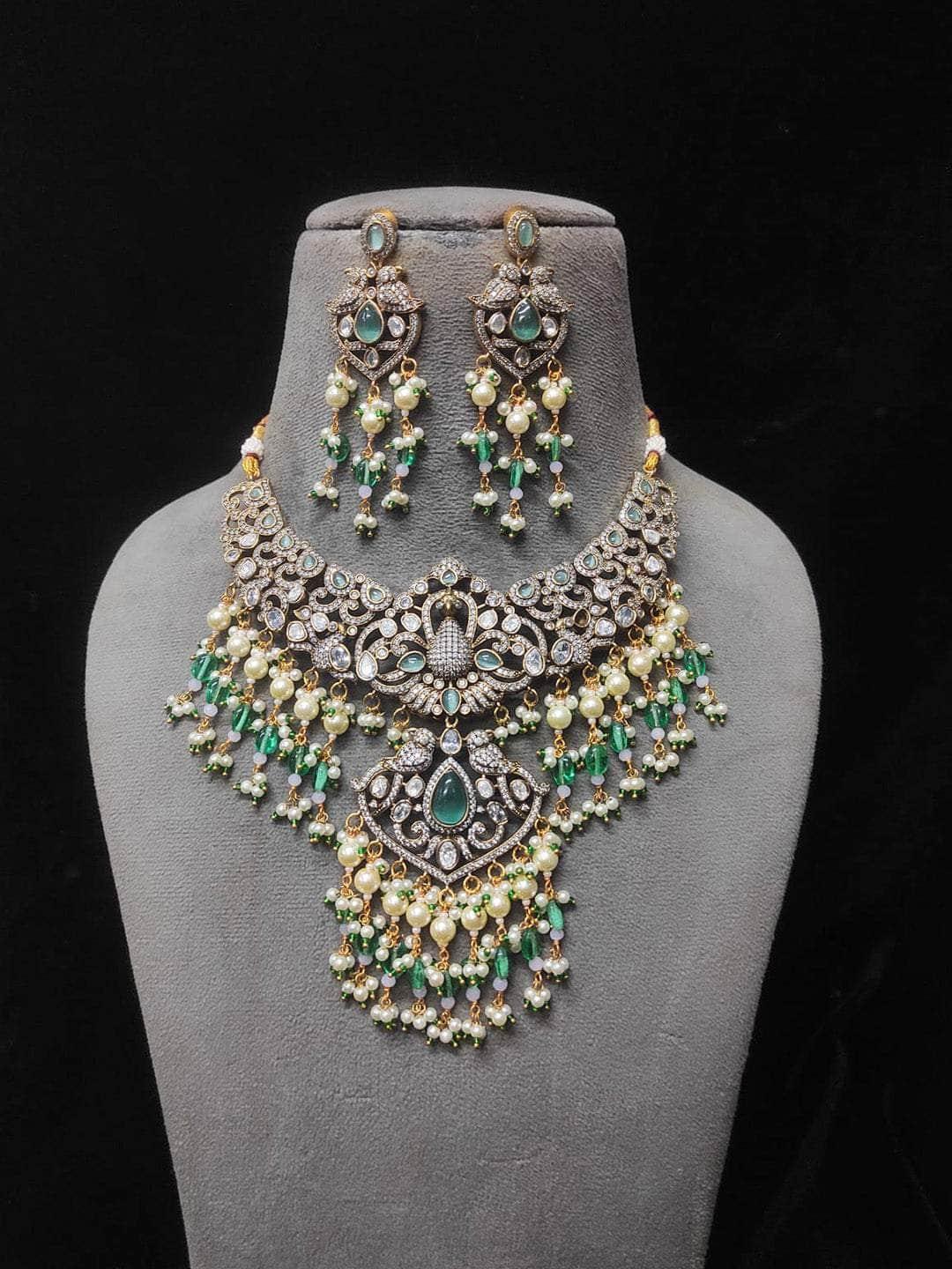 Ishhaara Kundan Studded Pendant Choker Set