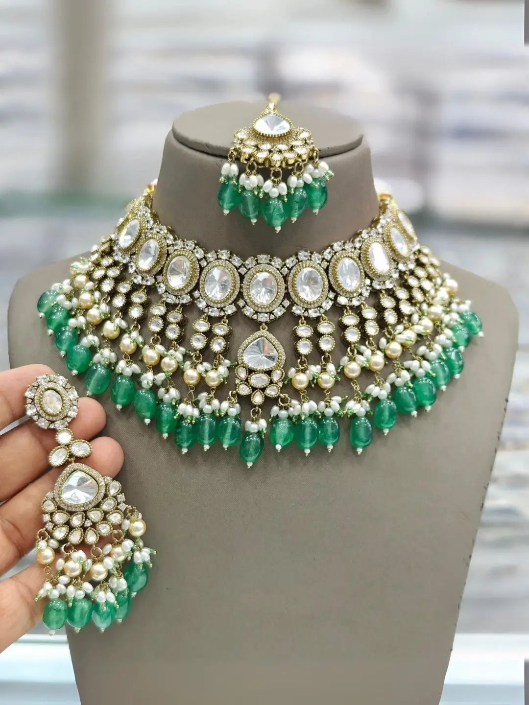 Ishhaara Green Oval Shaped Polki Kundan Studded Choker