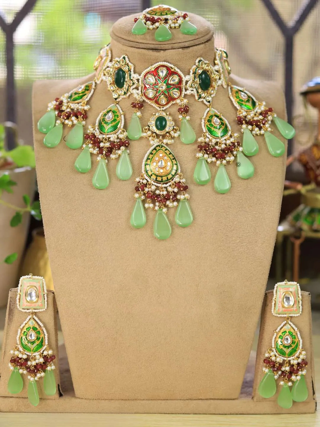 Ishhaara Green Vintage Glamour Choker Necklace With Earring Sets