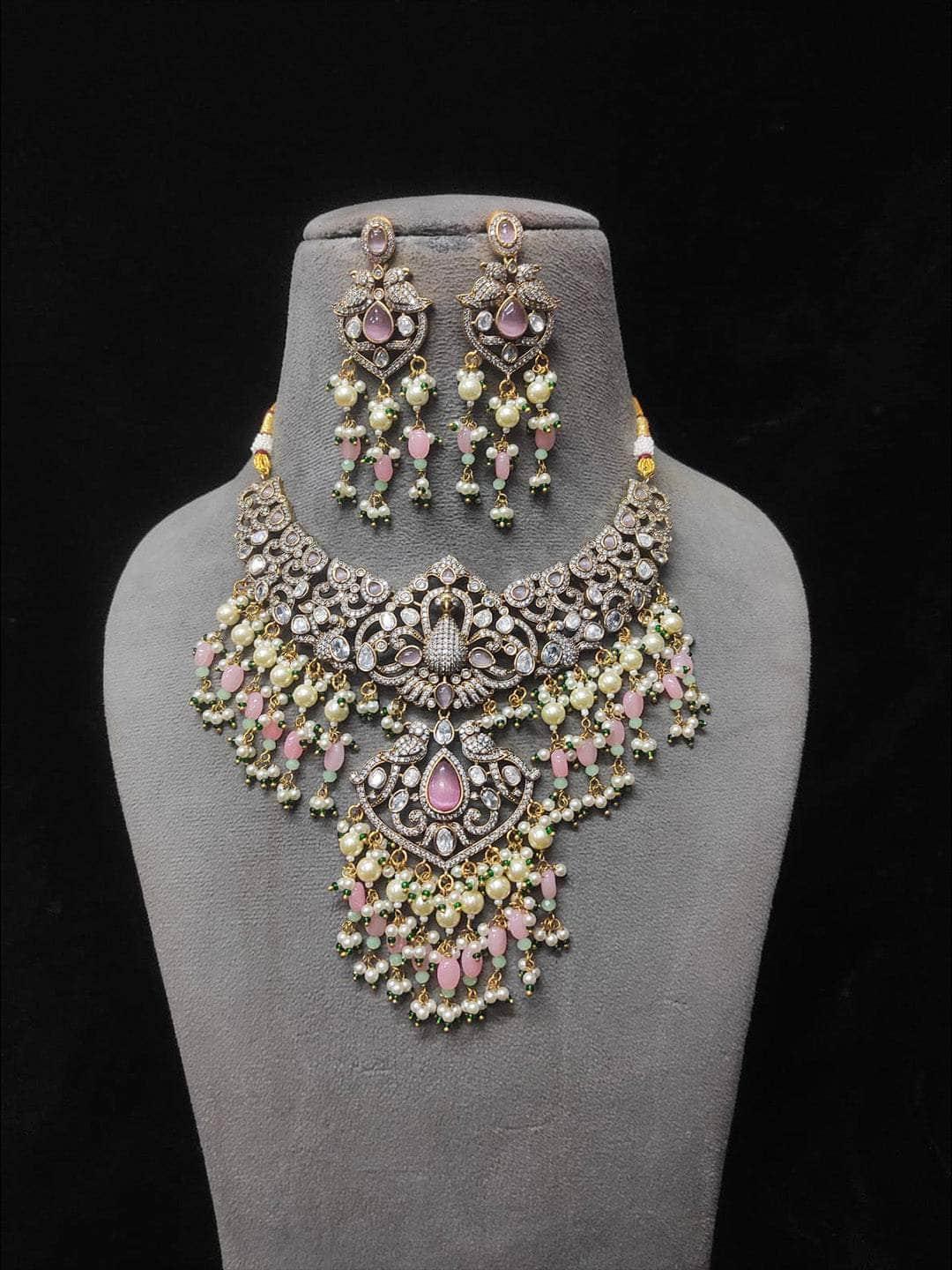 Ishhaara Kundan Studded Pendant Choker Set