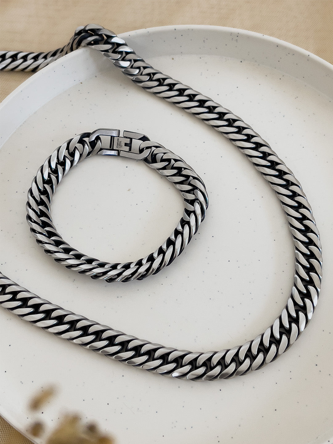 Ishhaara Linked Silver Chain And Bracelet
