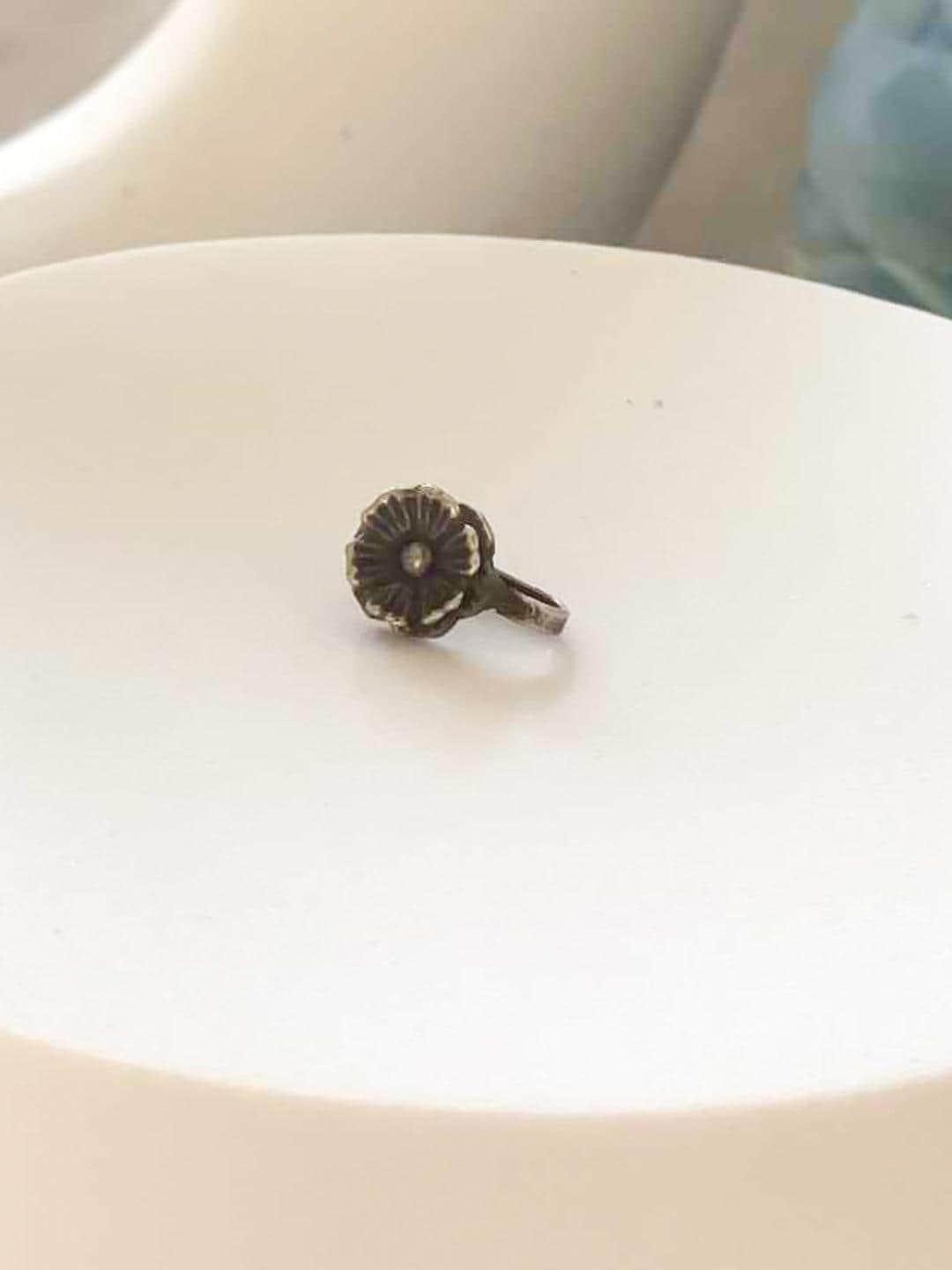 Ishhaara Little Flower Oxidised Nose Pin
