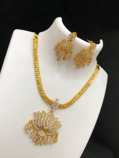Ishhaara Lotus Stone Attigai Choker Necklace