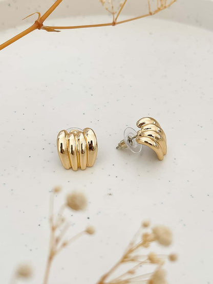 Ishhaara Love Knot Stud Earring