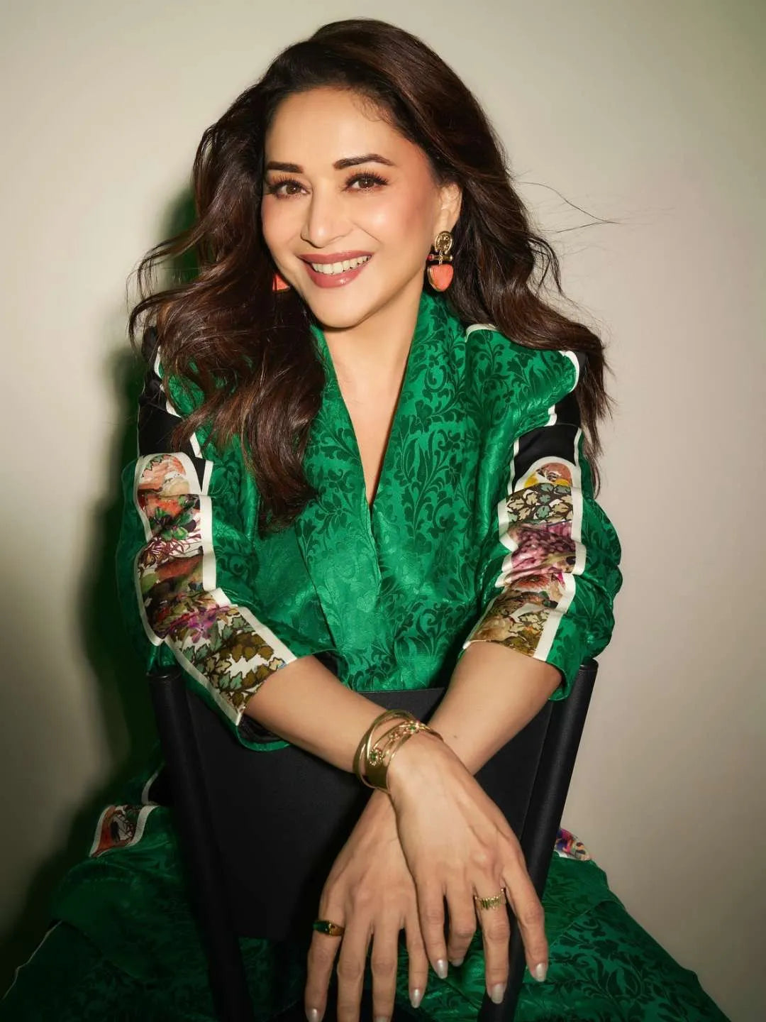 Ishhaara Madhuri Dixit In Golden Cluster