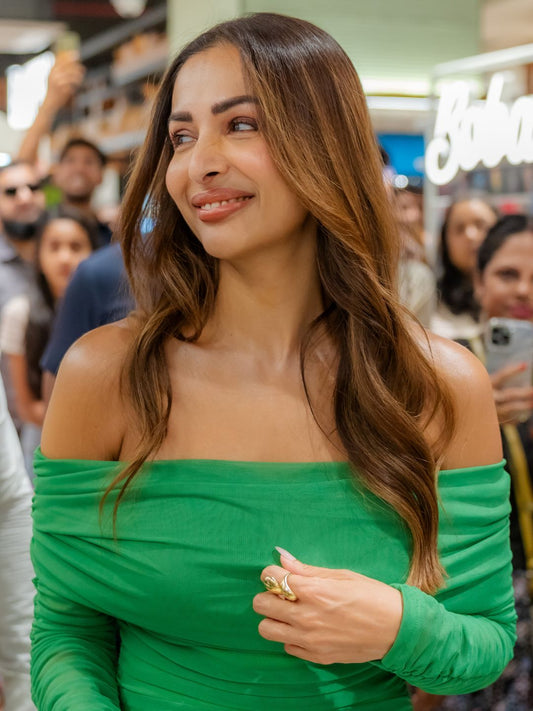 Ishhaara Grey Malaika Arora In Leaf Wrap Ring