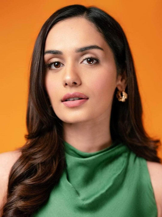 Ishhaara Manushi Chhillar In Dainty Huggie Hoop Earrings