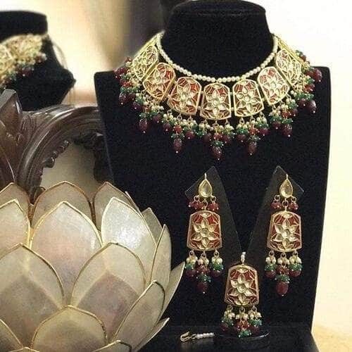 Ishhaara Maroon Multi Meenakari Pendant Necklace