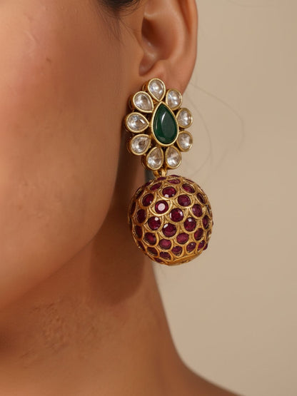 Ishhaara Matt Finish White And Green Stones Earring