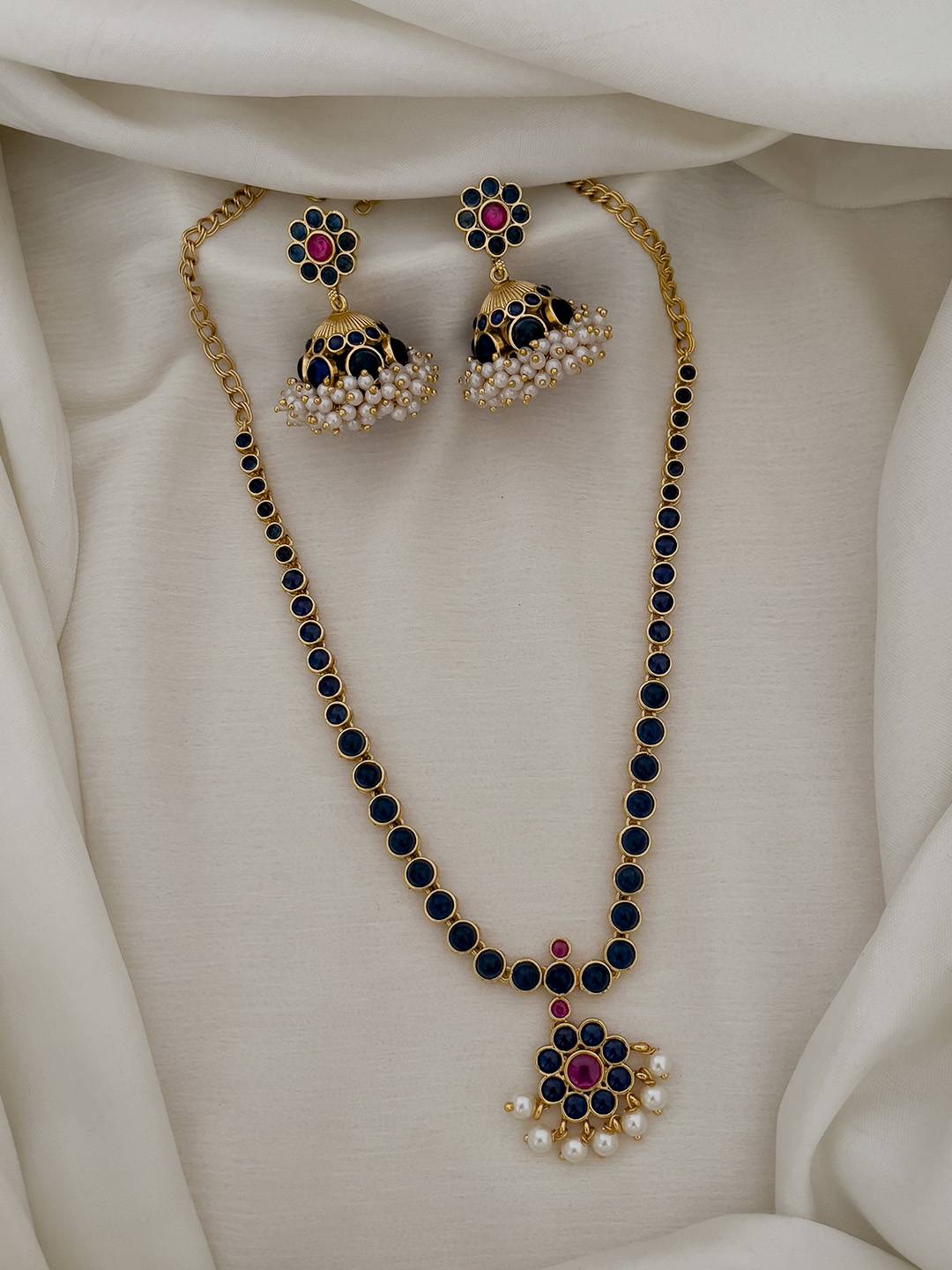 Ishhaara Matte Finish Blue Colored Kemp Pearl Flower Necklace Set