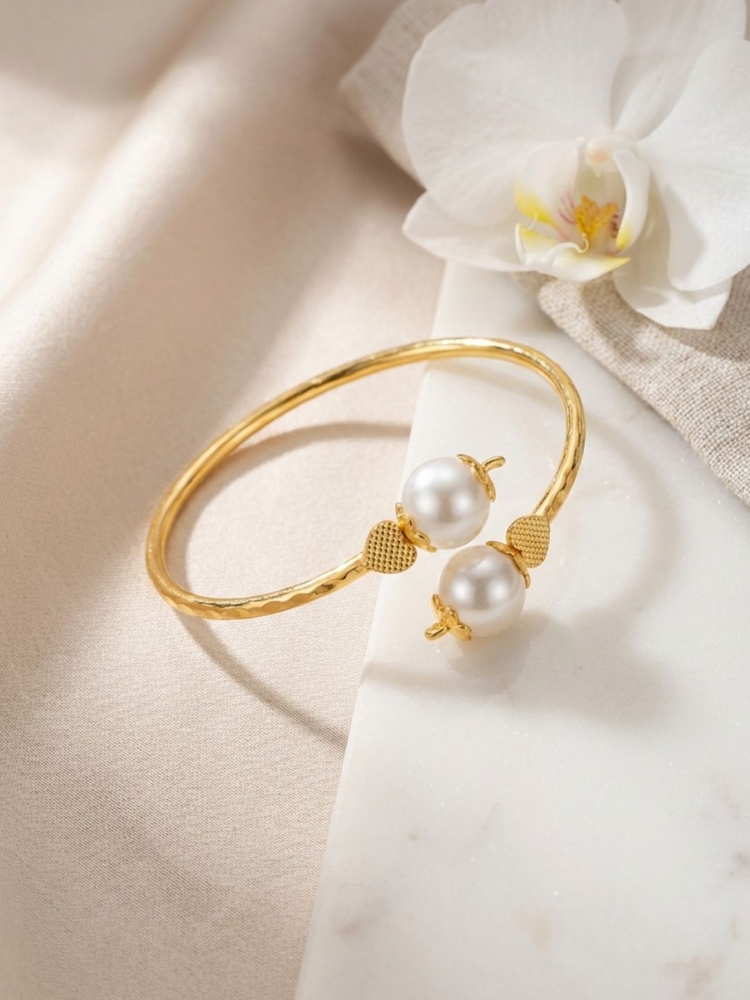 Ishhaara Matte Finish Pearl Bracelet