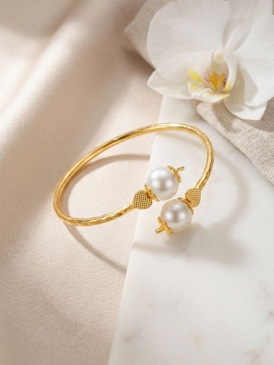 Ishhaara Matte Finish Pearl Bracelet