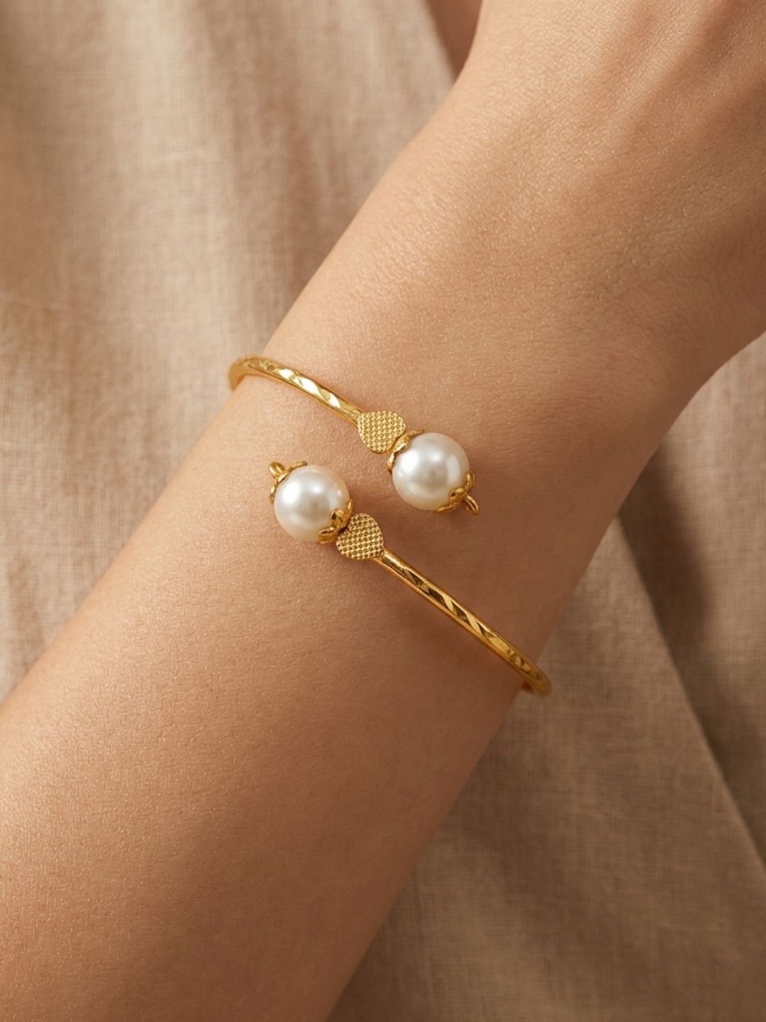 Ishhaara Matte Finish Pearl Bracelet