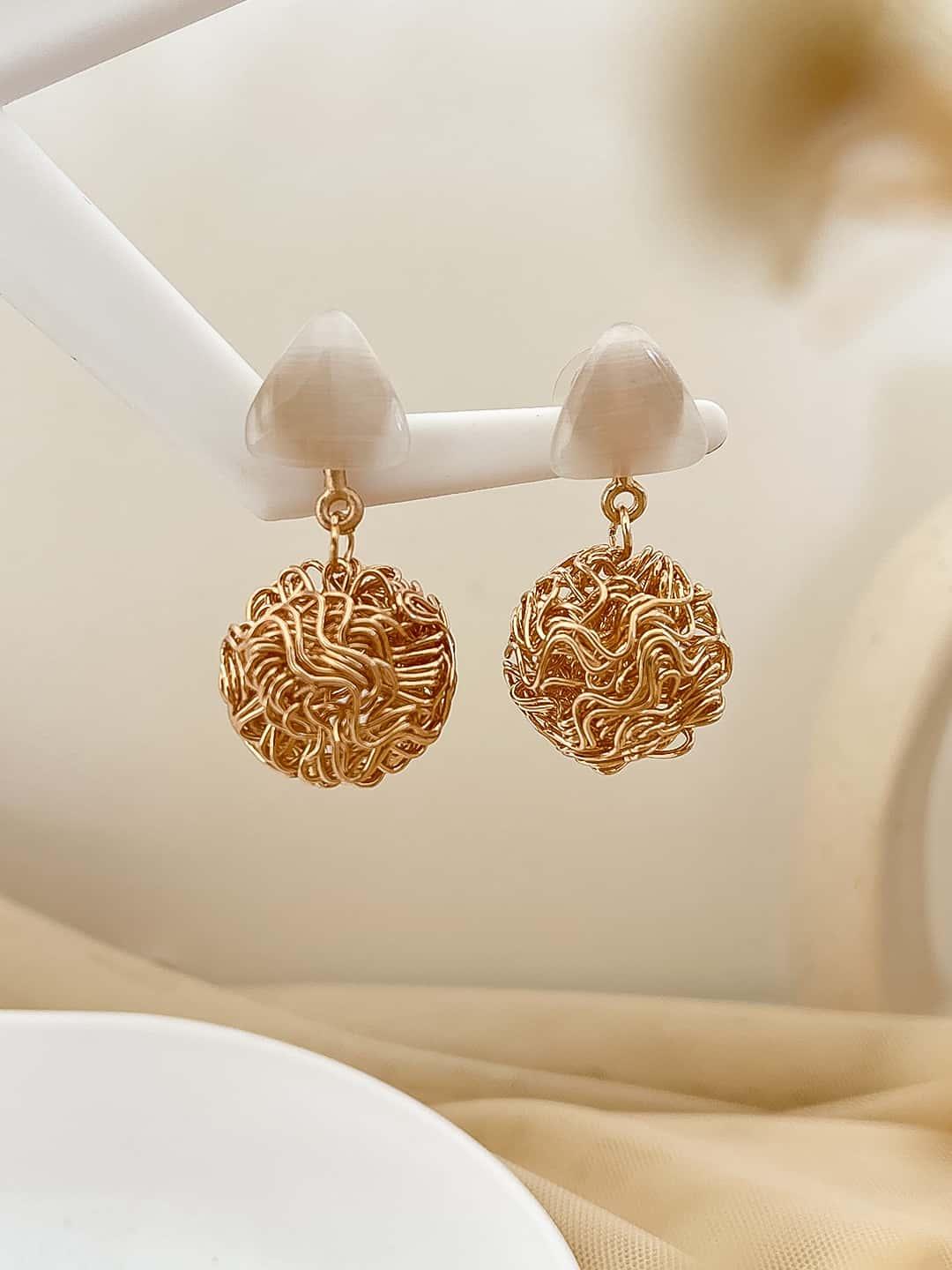 Ishhaara Mesh Ball Pearl Earrings