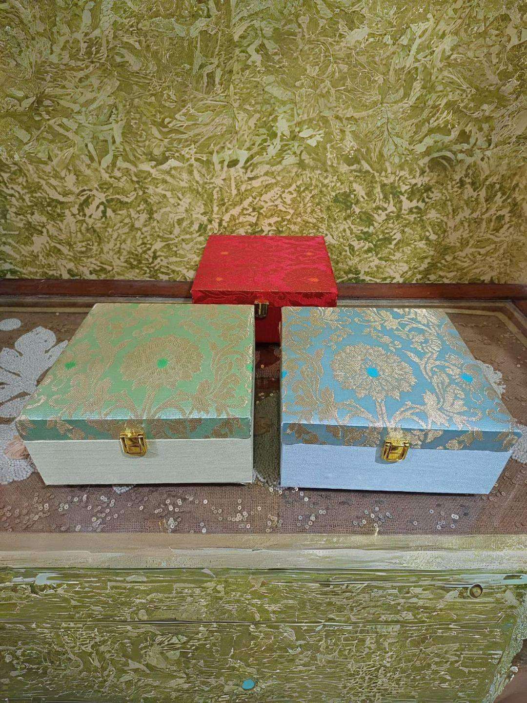 Ishhaara Mini Banarasi Trunk Box