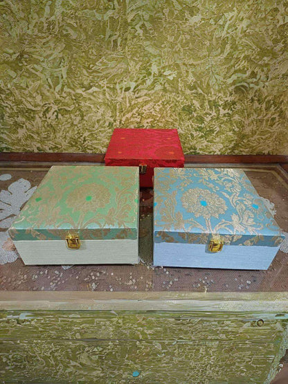 Ishhaara Mini Banarasi Trunk Box