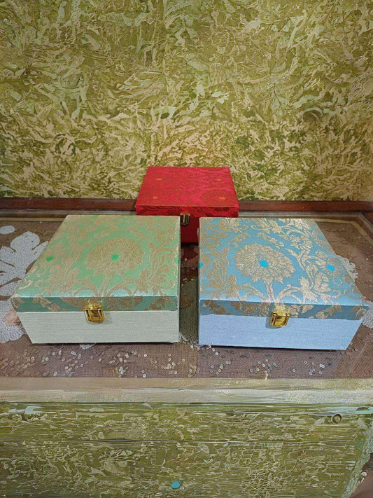 Ishhaara Mini Banarasi Trunk Box