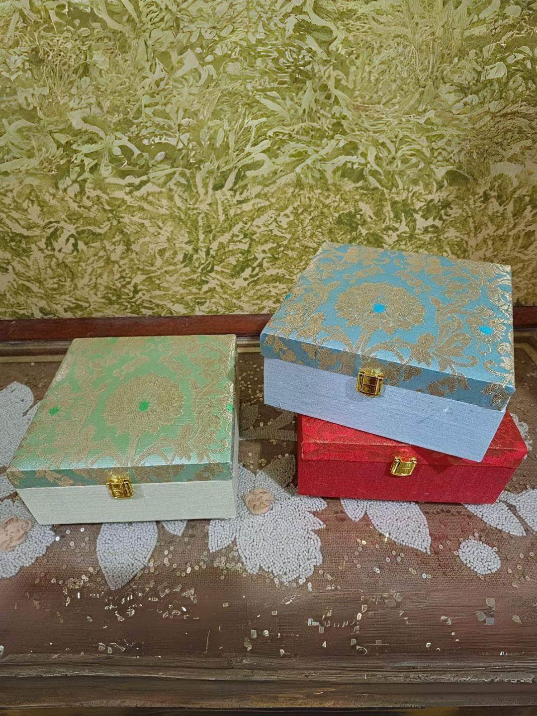 Ishhaara Mini Banarasi Trunk Box